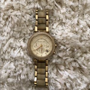 Cute good cond. Michael Kors blonde tortoise watch